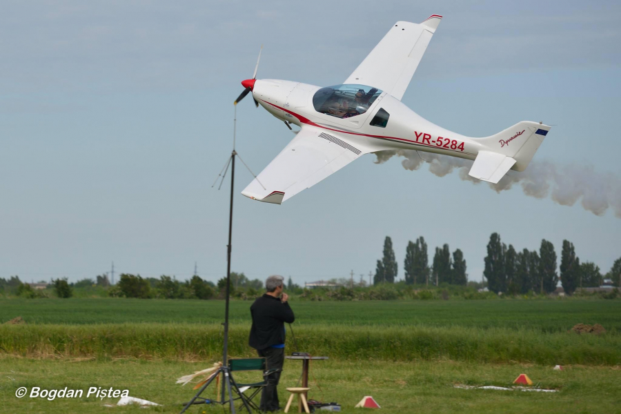 Show aviatic, sâmbătă, pe aerodromul de la Vădeni