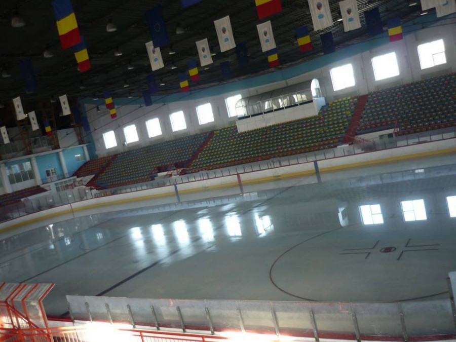 De duminică, gălăţenii pot intra pe gheaţă la Patinoar