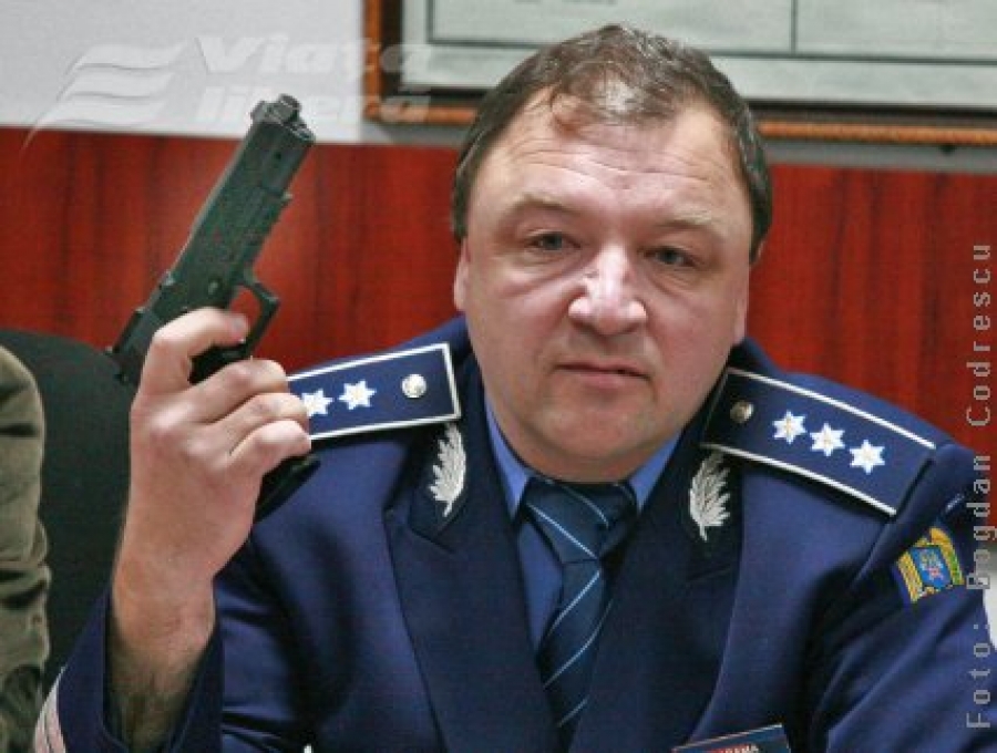 Jaf cu pistolul de jucărie