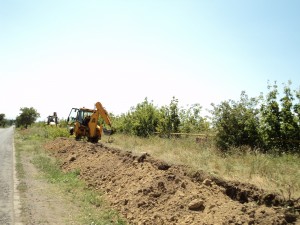 La Scânteieşti, săpături pentru cablurile electrice ale eolienelor