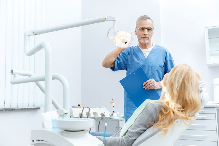 Impactul bruxismului asupra implanturilor dentare
