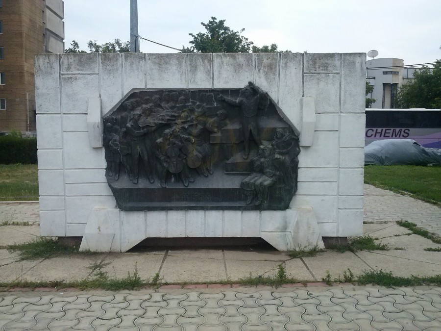 GALERIE FOTO / George Enescu, umilit pe malul Dunării. Vezi în ce stare sunt monumentele închinate marelui român