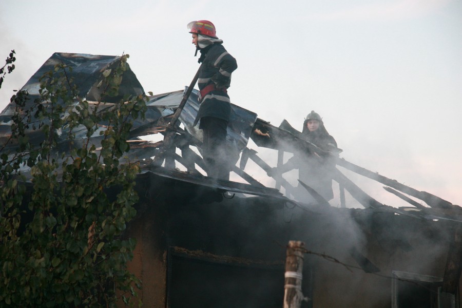 Incendii de iarnă: Atenţie cum curăţaţi coşurile de fum!