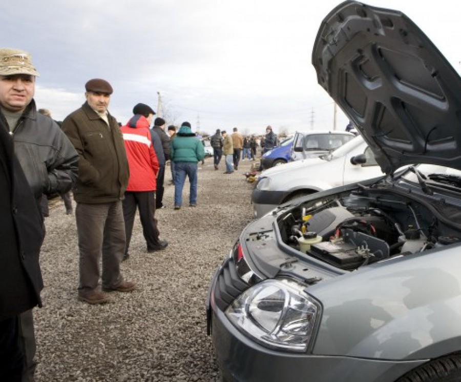 Criza şi noua taxă au rarefiat piaţa auto gălăţeană