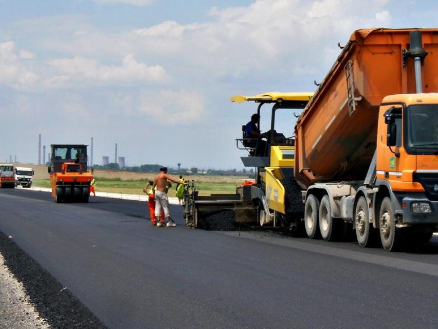 CNADNR, spartă în două | O firmă face investiţii, alta repară