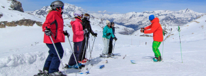 Studenţii de la Transfrontalieră învaţă să schieze la Predeal
