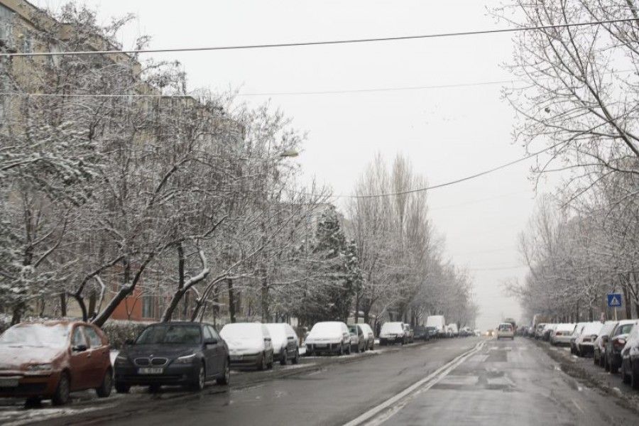 Bulevard numai cu numele / Fără trotuare ca lumea, dar şi fără lumini