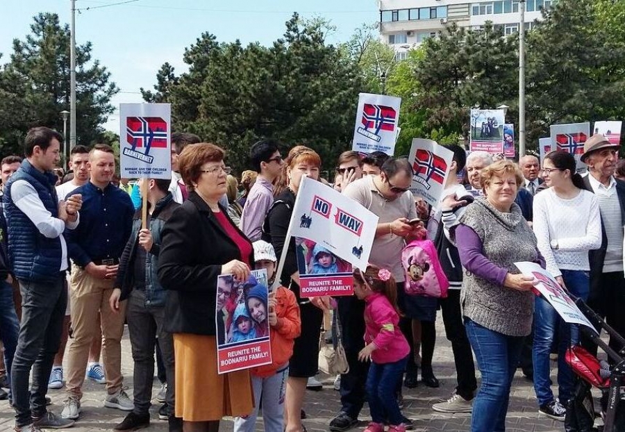 Protest împotriva politicilor Protecţiei Copilului din Norvegia