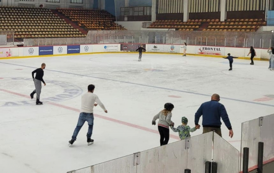 Patinoarul, deschis pentru public