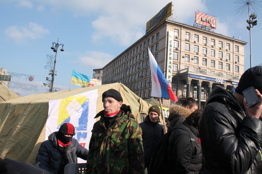 REPORTAJ/ Paradoxuri de pe Maidan-ul din Kiev: "Dacă vin ruşii, să tragă într-ai lor!" (FOTO)