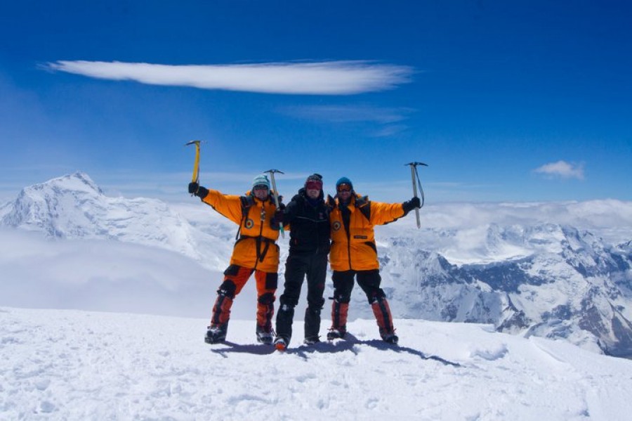 Gălăţeanul Tibi Pintilie, din nou la peste 7.000 de metri! Bonus pentru alpiniştii români, Vârful Korjenevskaya! (VIDEO)