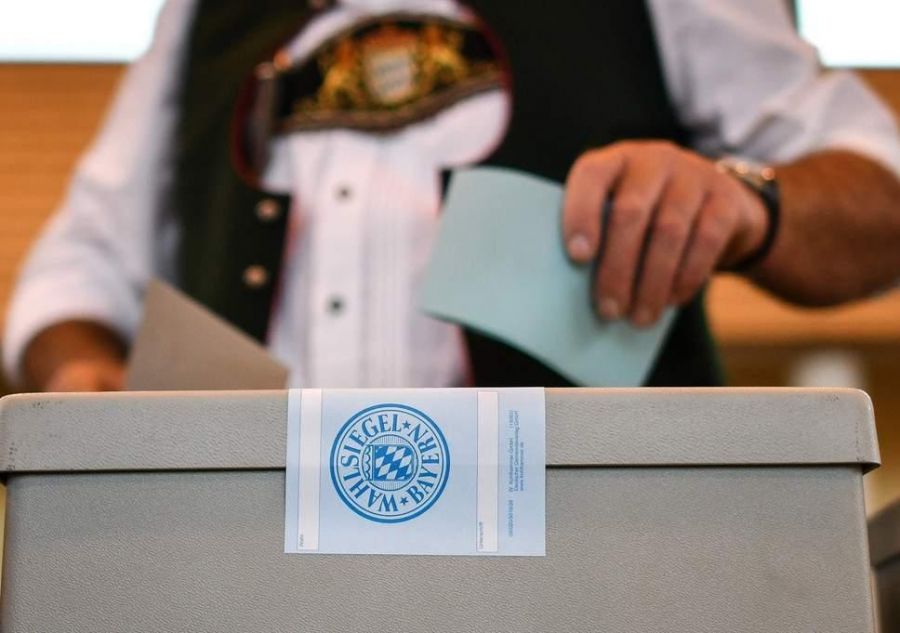 Partidul lui Merkel pierde majoritatea în Bavaria