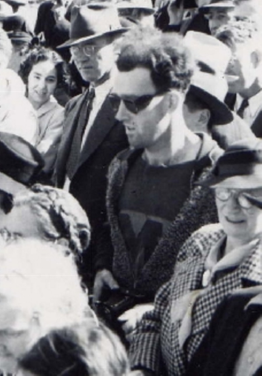 PARANORMAL/ Hipster suprins într-o fotografie ce datează din 1941(VIDEO)