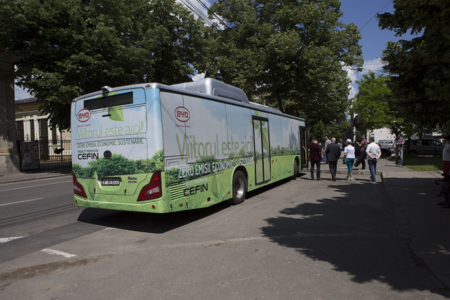 Cui îi cumpără Ministerul Dezvoltării autobuze electrice şi troleibuze