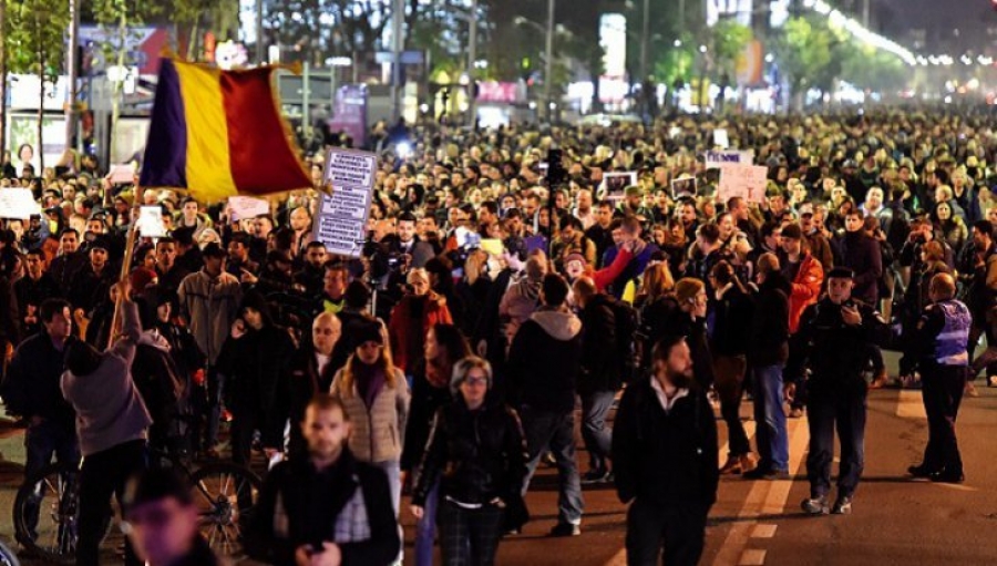 Aproape 100.000 de români, în stradă. Ce se va întâmpla cu GRAȚIEREA dorită de politicieni