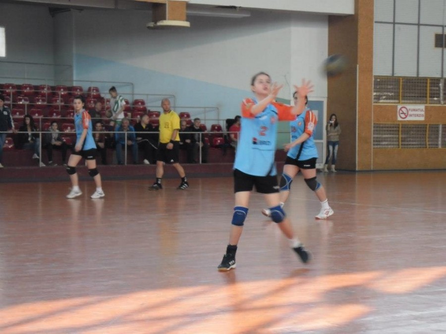 Scandal în handbalul juvenil gălăţean: S-a dat cu pumnul în arbitrul derbiului local