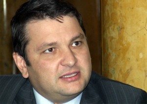 POLITICĂ DE WEEKEND/ Cine sunt parlamentarii care şi-au vândut terenuri şi apartamente în 2013