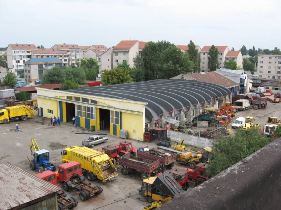 Adăpost pentru maşinile de gunoi. Ultimul hangar al aviaţie militare, în pericol de demolare (FOTO)