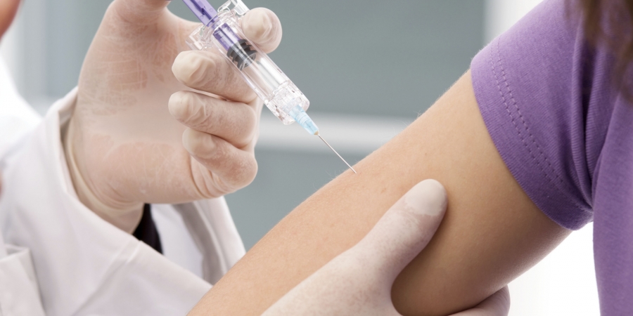 Ce riscă părinţii care refuză să-şi imunizeze copiii