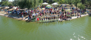 Zeci de gălățeni au înotat în Lacul Vânători