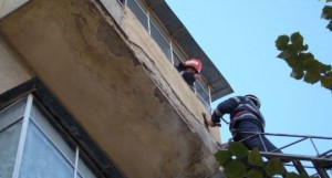 DESCOPERIRE MACABRĂ a pompierilor gălăţeni într-un apartament din Doja