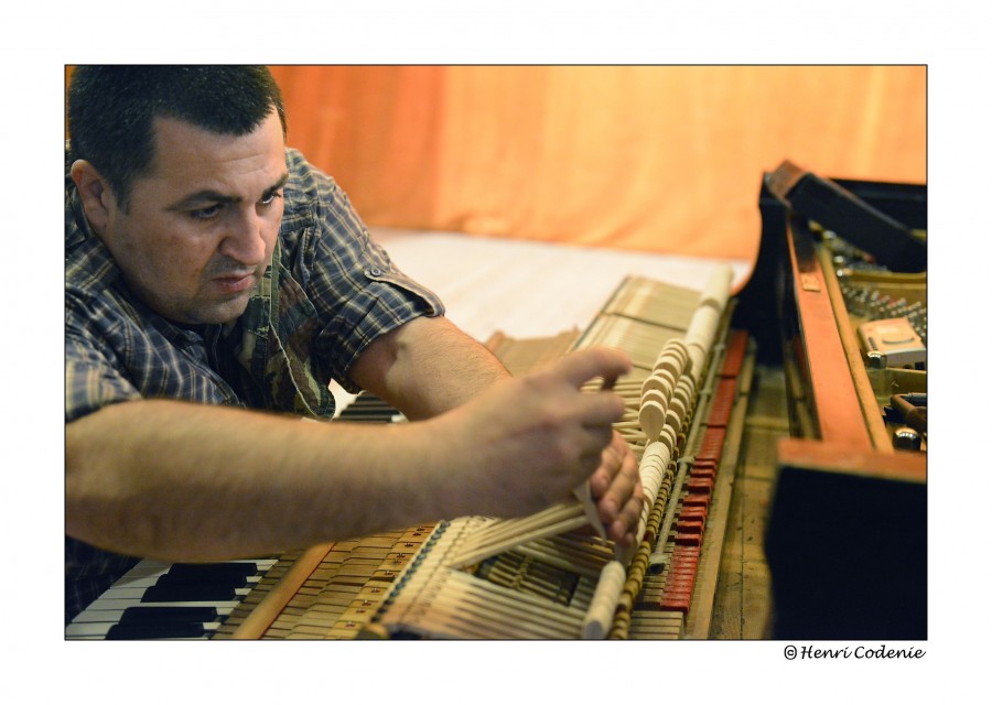 "Pianul călător" şi 700 kg de muzică, pentru al doilea an, în concert la Tecuci