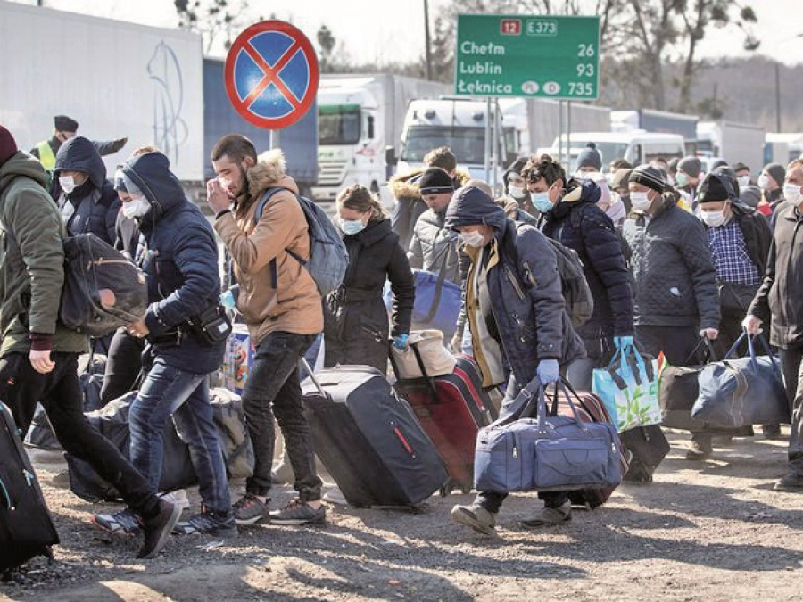 Peste 3,7 milioane de ucraineni şi-au părăsit ţara