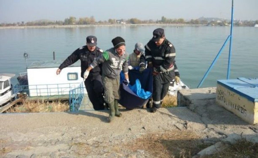 Poliţiştii cer ajutorul gălăţenilor pentru identificarea unui cadavru pescuit din Dunăre