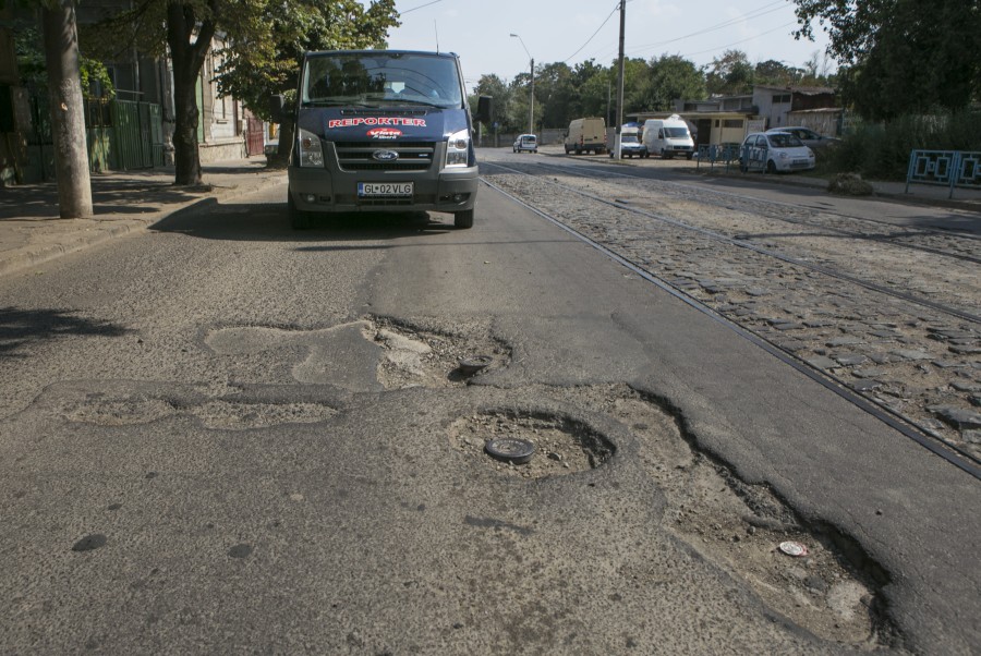 Trafic dat peste cap/ Încep lucrările pe strada Traian