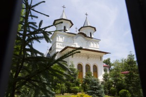 Biserica &quot;Înălţarea Domnului&quot; şi implicarea în viaţa comunităţii (FOTO)