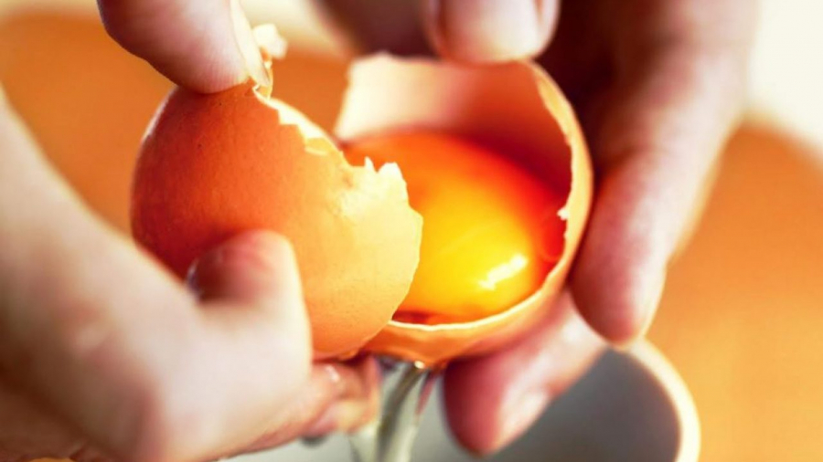 Consumul de ouă crude, sănătate cu răspundere limitată