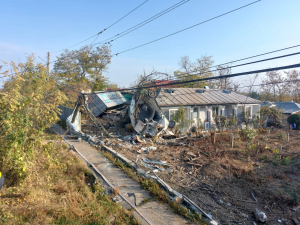 UPDATE: Un TIR ucrainean s-a oprit într-o casă. Șoferul, adormit la volan, nu avea atestat