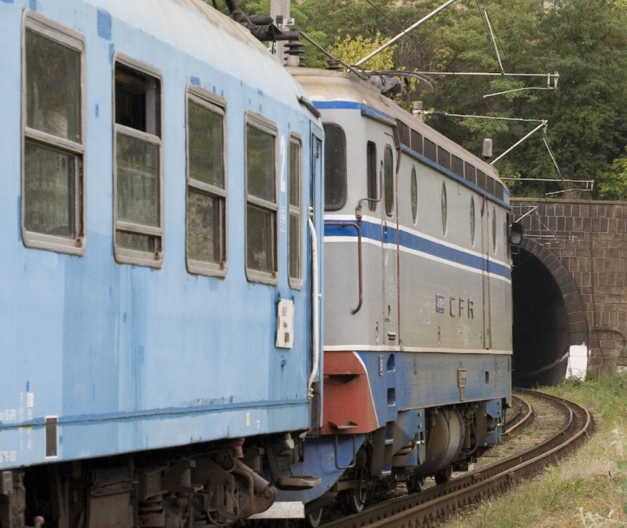 CFR vine din nou în sprijinul PELERINILOR, cu prilejul Sărbătorii Sfintei Parascheva: Trenuri cu vagoane suplimentate şi REDUCERI