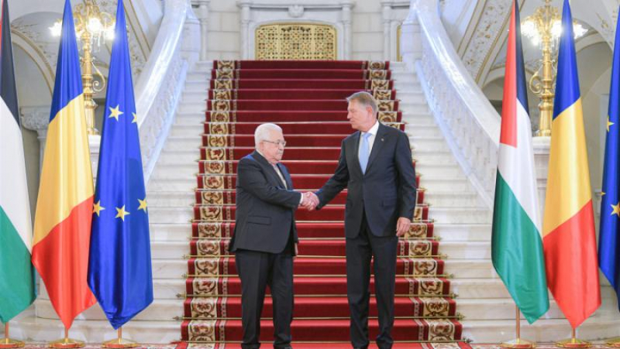 Președintele Palestinei, decorat de Iohannis