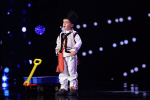 La doar cinci ani, gălăţeanul Ştefan Brînză a făcut spectacol la „Românii au talent” (VIDEO)