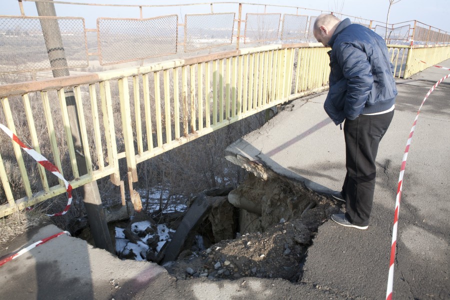 Când va da Primăria Galaţi liber la traficul pietonal şi auto pe viaduct