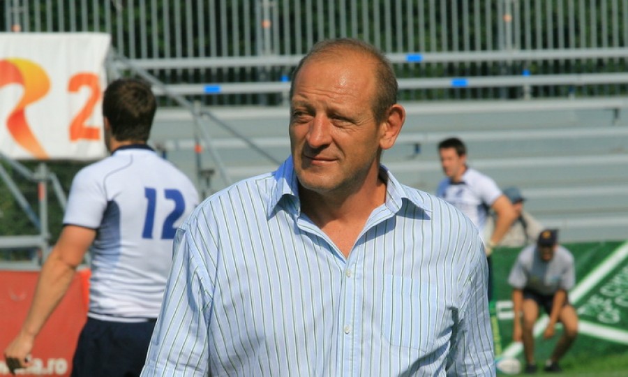 Antrenamente lângă idolul lor! Legendarul Hari Dumitraş îi învaţă rugby pe gălăţeni