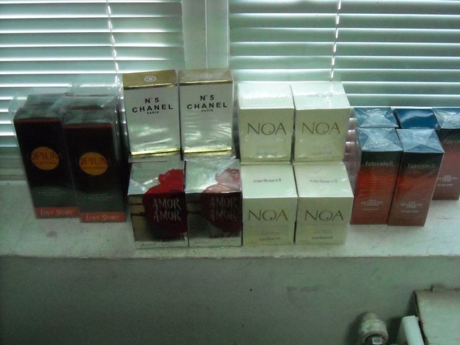 Parfumuri contrafăcute confiscate în târgul de la Chiraftei