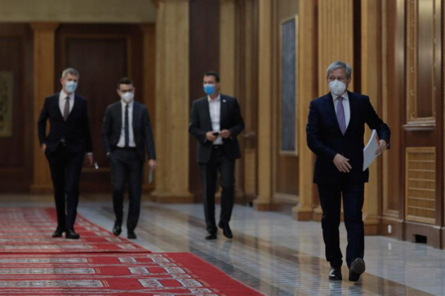 Plecarea lui Cioloș din USR, „o eroare strategică majoră”