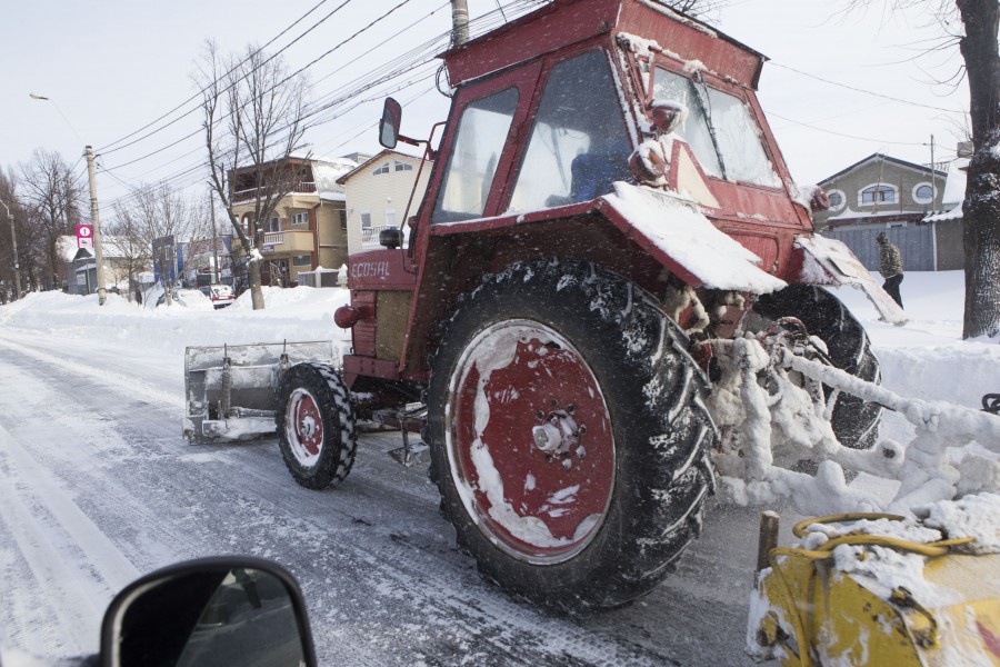 26 de localităţi din judeţul Galaţi sunt încă izolate. Se acţionează pentru deblocarea căilor de acces