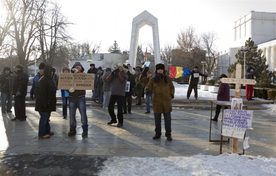 În faţa Prefecturii: Proteste la minus 11 grade Celsius 
