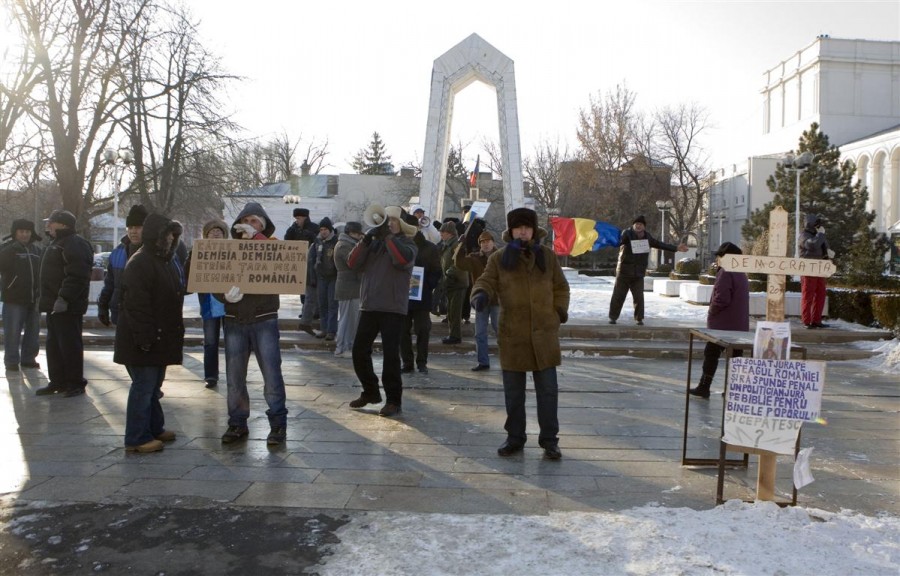 În faţa Prefecturii: Proteste la minus 11 grade Celsius