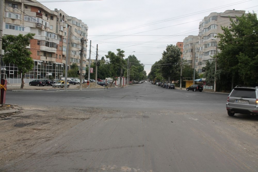 Cum se lucrează pe strada Traian (FOTO)