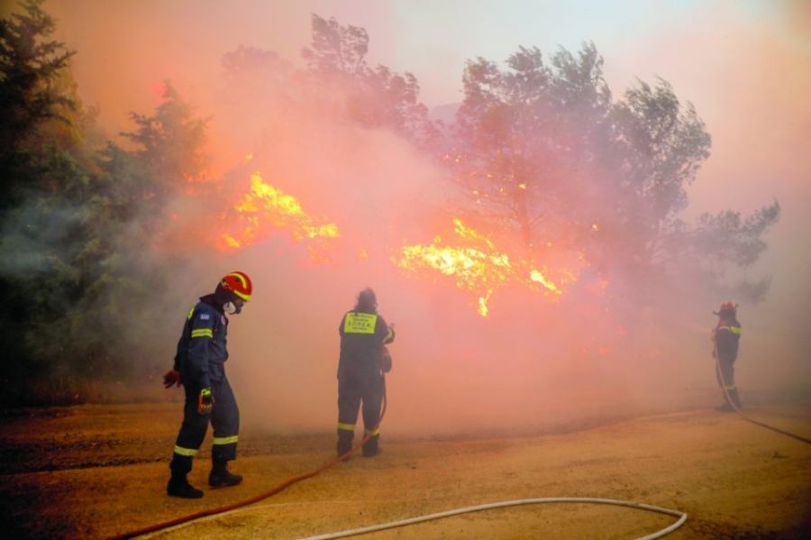 Incendiile violente au ajuns la periferia Atenei