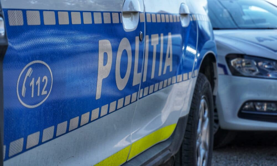 Șoferi răniți, după ce s-au ciocnit cu mașinile