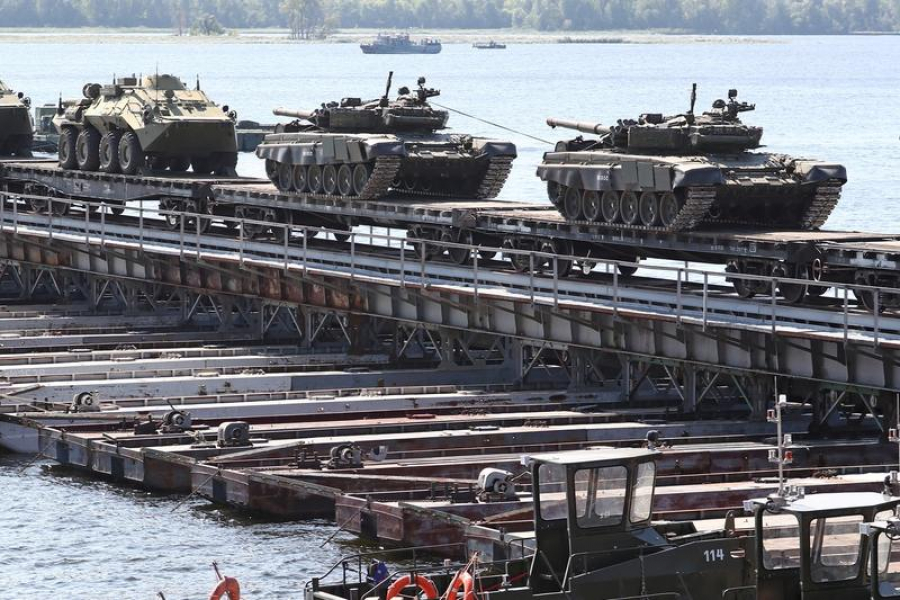 Rusia desfășoară noi forțe armate la granița cu Ucraina