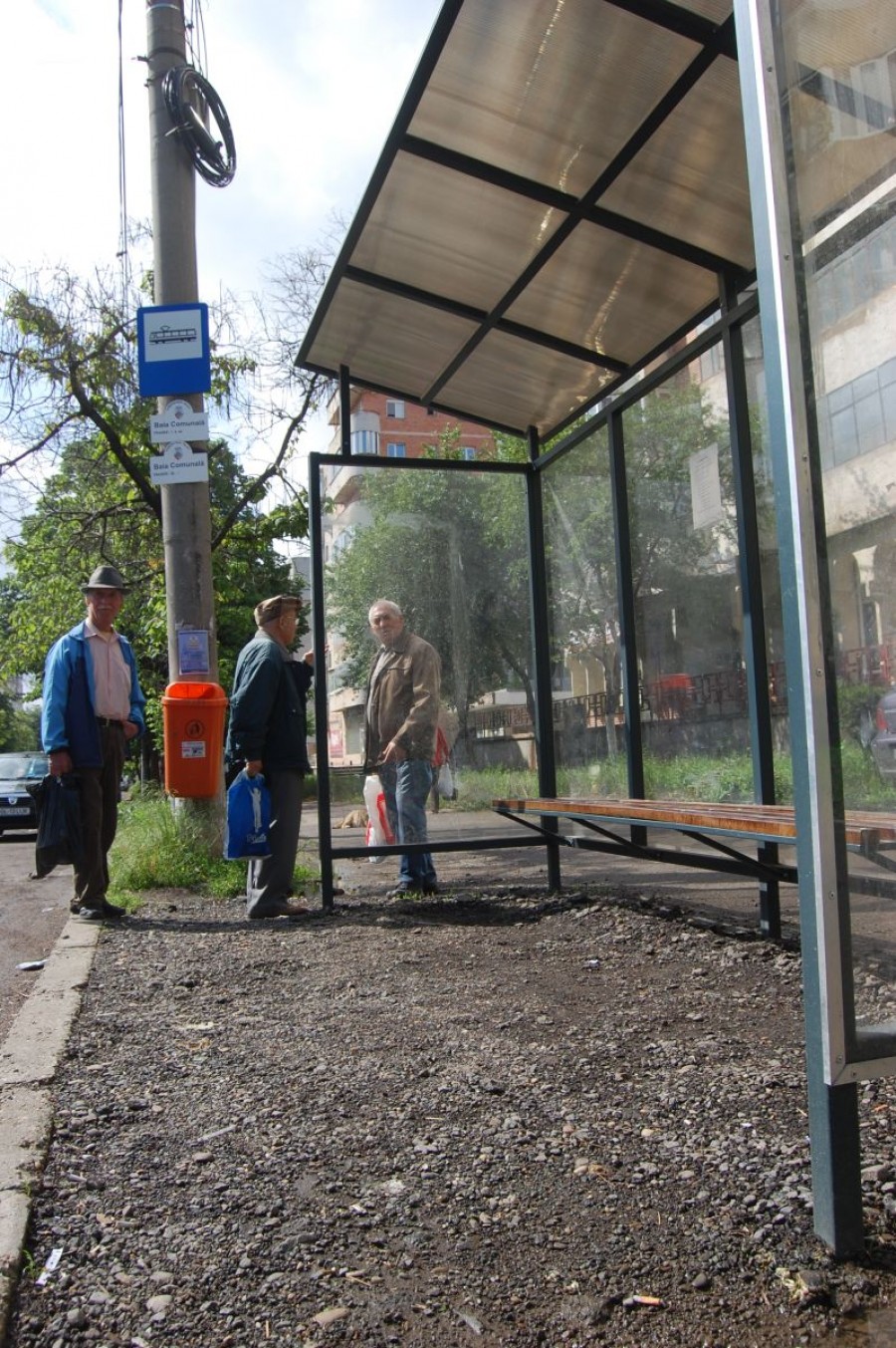 „La Baie”, te speli pe cap cu regulile! Praf, clădiri suferinde şi PERICOLE în noapte (FOTO)