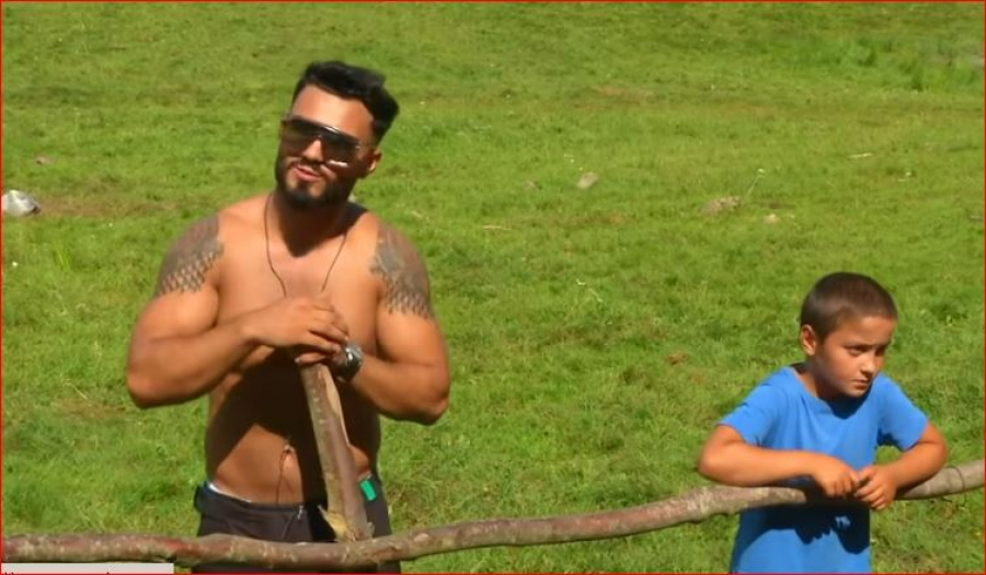 "Eu am rămas bărbatul în casă, cât a fost tata plecat"