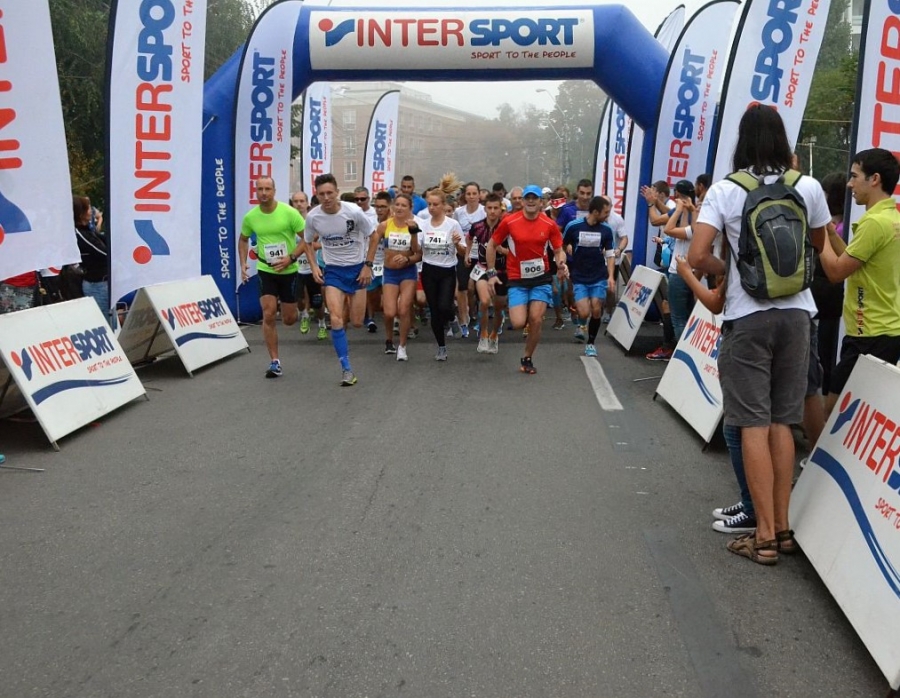 O acţiune sportivă şi caritabilă REUȘITĂ. Sute de participanţi la SEMIMARATONUL GALAȚI 2016 (FOTO)