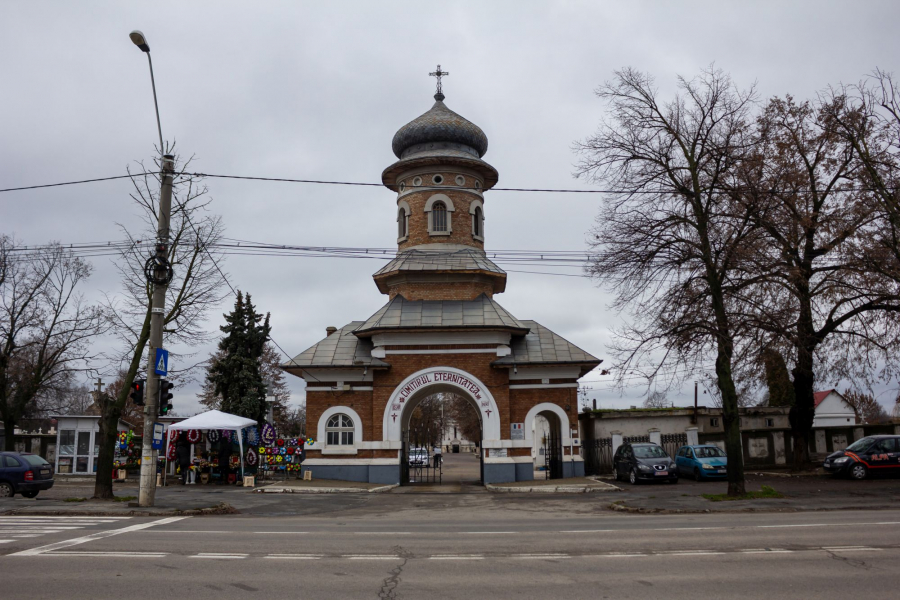 Locurile de veci din cimitire, inventariate cu drona. Contract de 500.000 de lei